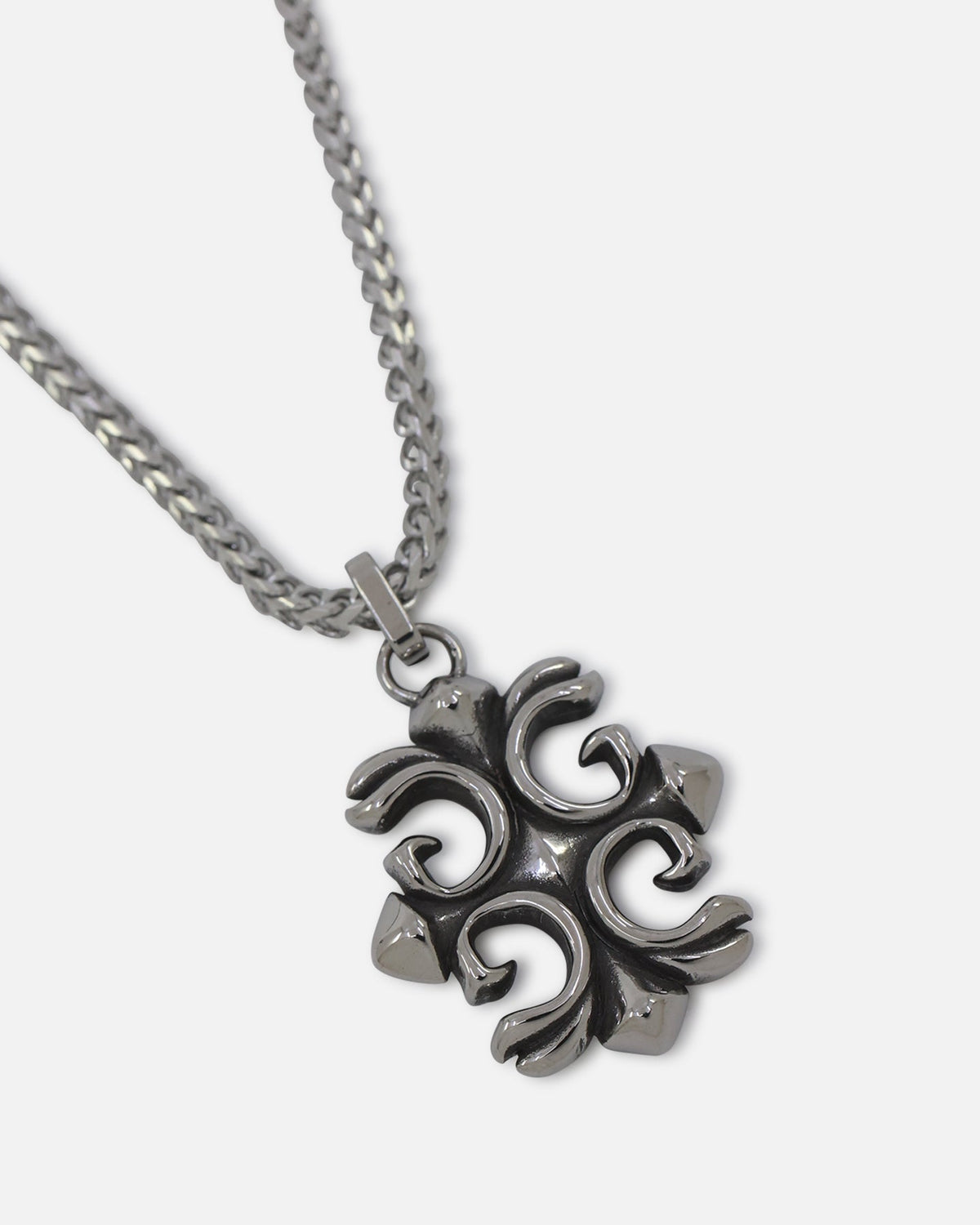 GUESS MAINLINE Guess Mainline 26" 4G Rebel Charm Necklace Silver