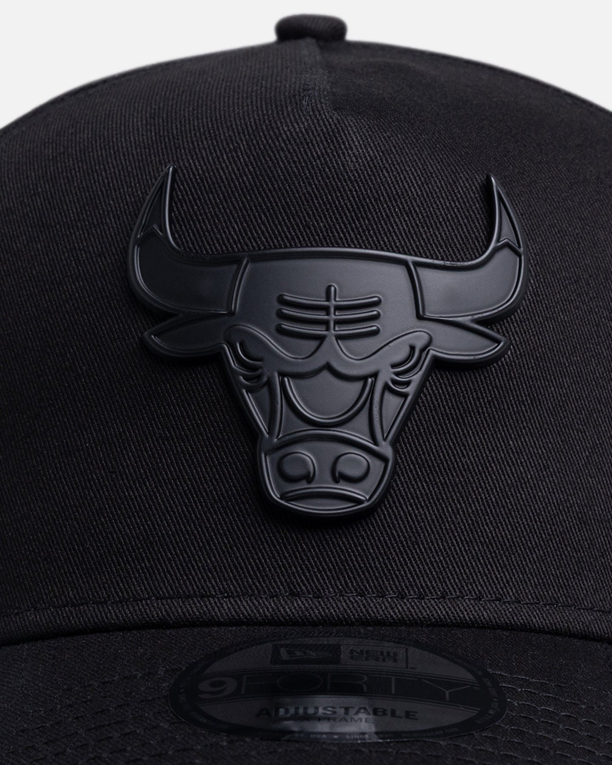 New Era New Era Chicago Bulls 'Black Metal Badge' 9FORTY A-Frame Snapback Black