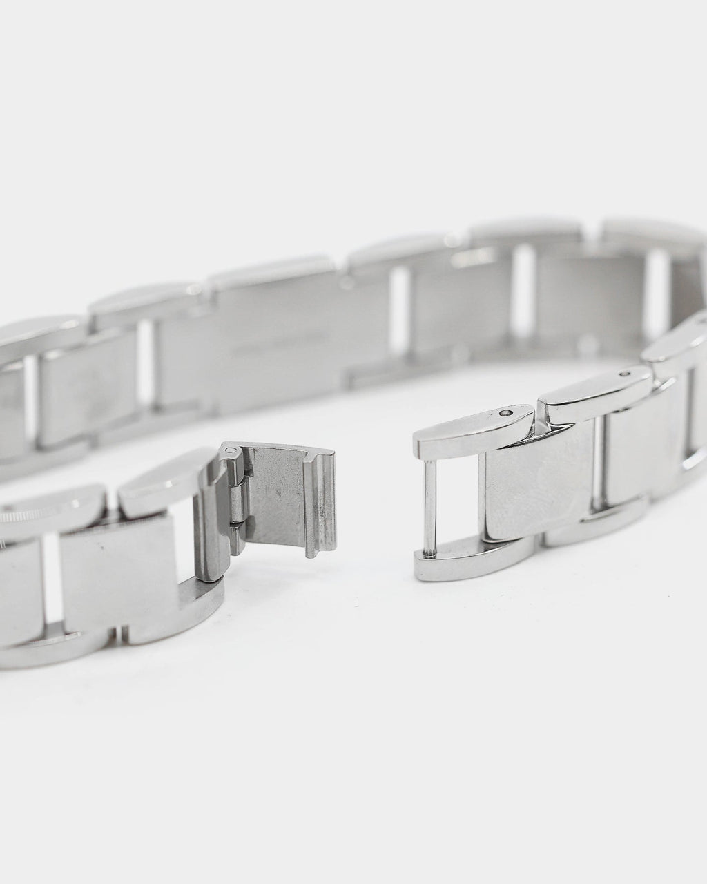 GUESS MAINLINE Authentic Guess Mainline Frontier 15MM Crystal Bracelet Silver