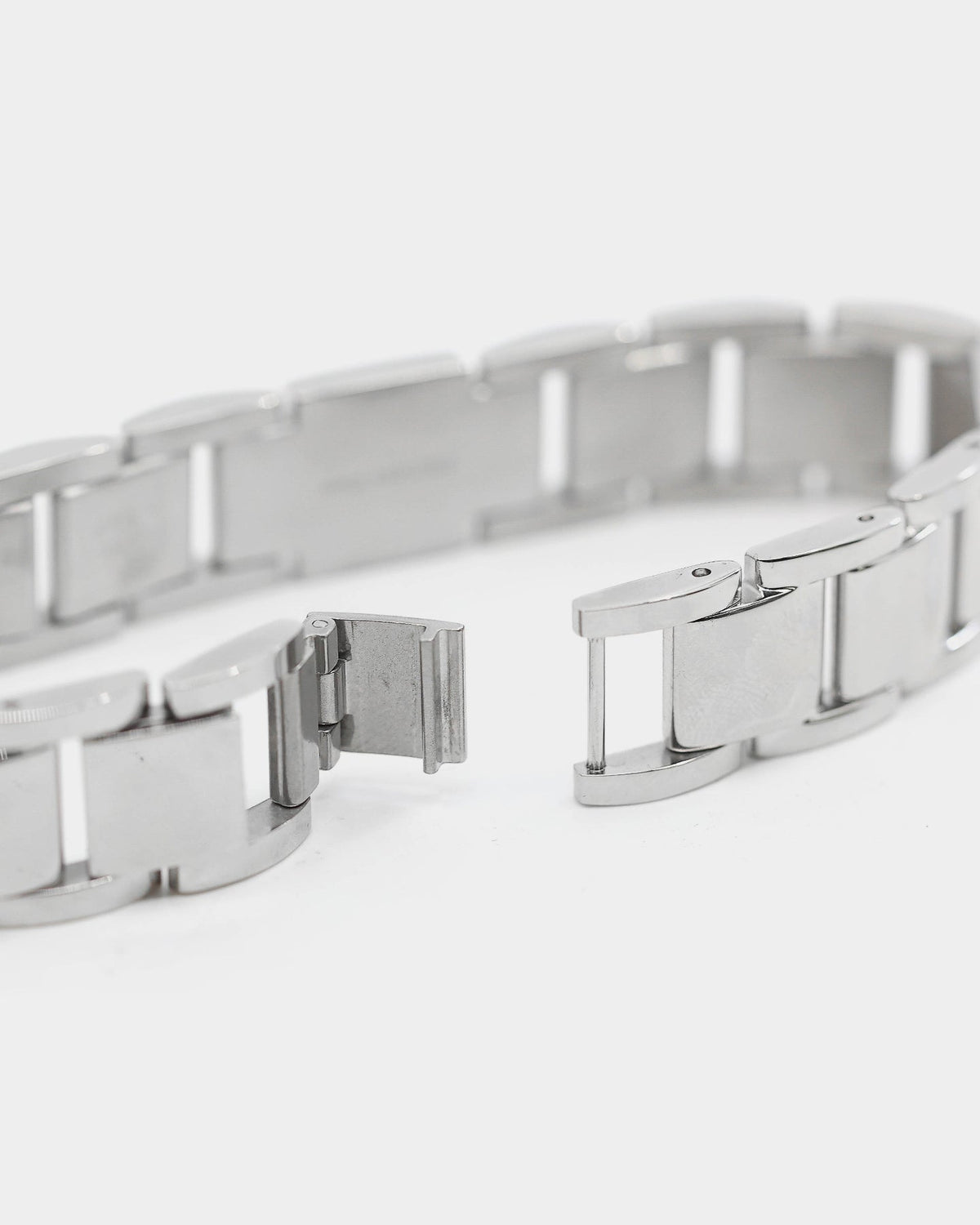 GUESS MAINLINE Authentic Guess Mainline Frontier 15MM Crystal Bracelet Silver