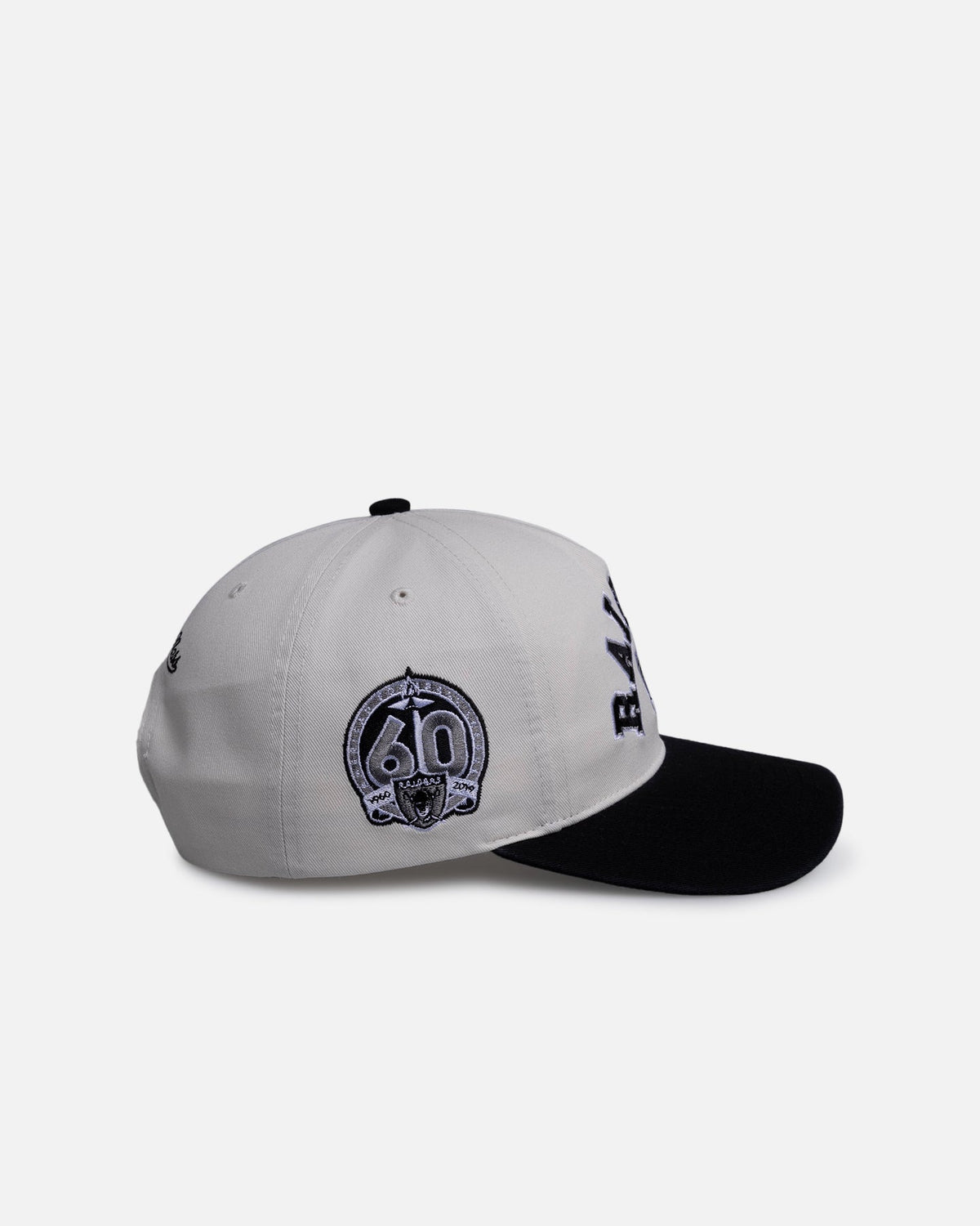 MITCHELL & NESS Authentic Mitchell & Ness Las Vegas Raiders 'Super Bowl Champions Origin' Deadstock Snapback White