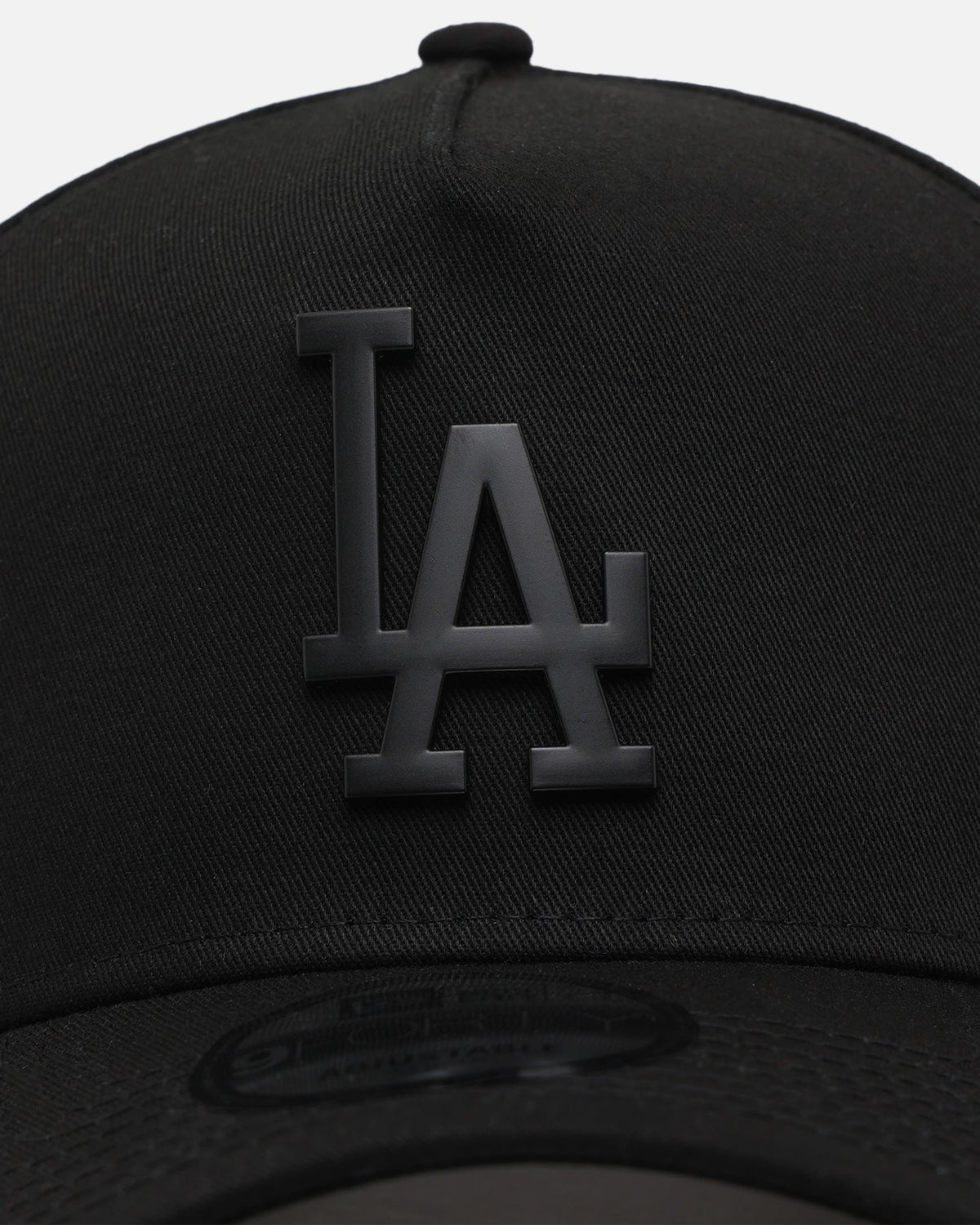 New Era Classic New Era Los Angeles Dodgers 'Metal Badge' 9FORTY A-Frame Snapback Black/Black