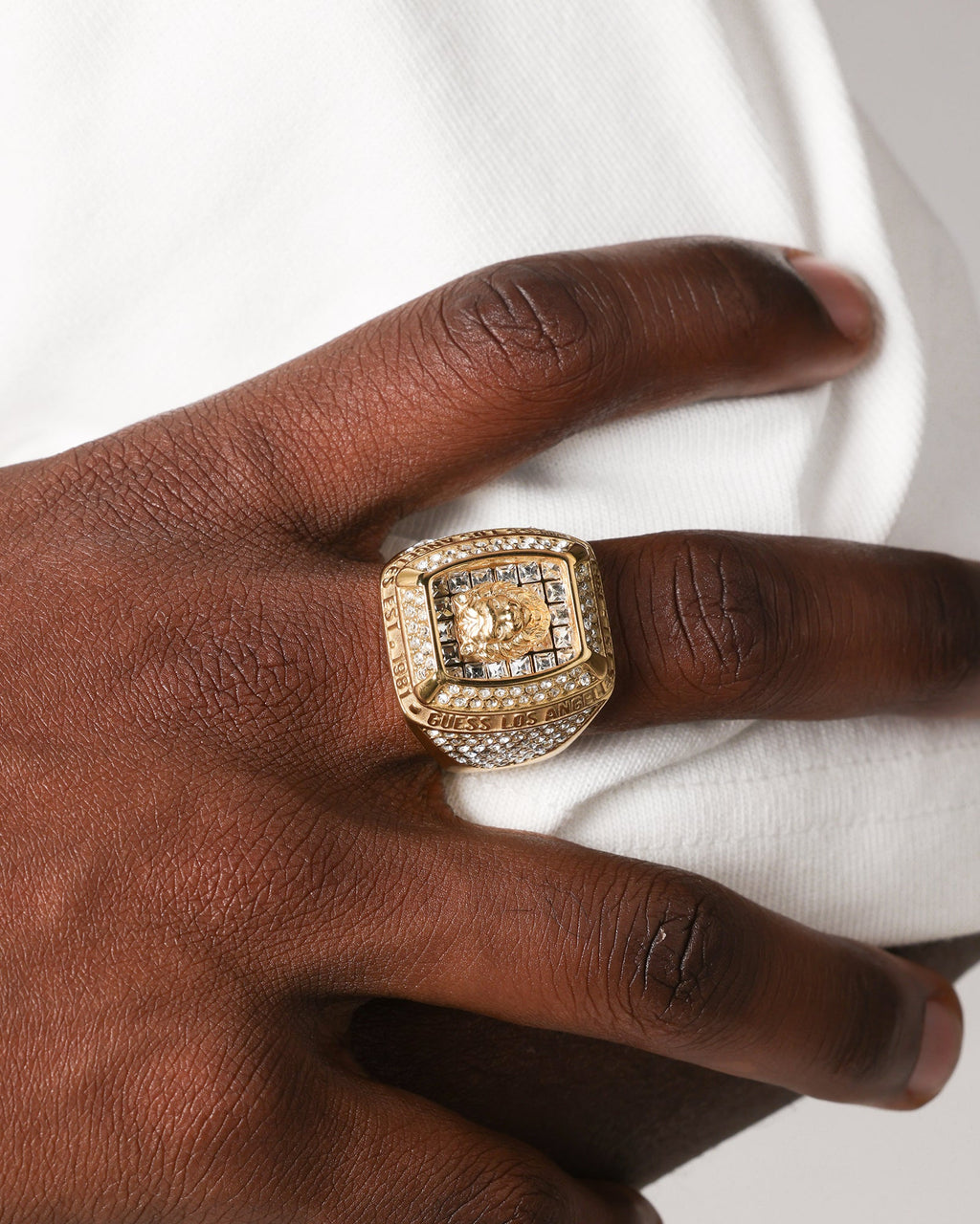 GUESS MAINLINE Guess Mainline 14mm Lion Pave Signet Ring Gold