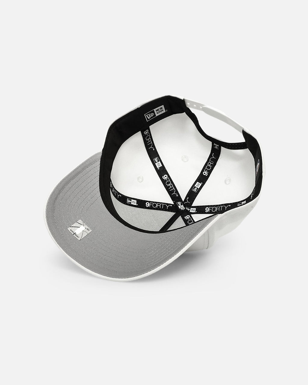 New Era New Era Chicago Bulls 'White/Grey Undervisor' 9FORTY A-Frame Snapback White/White