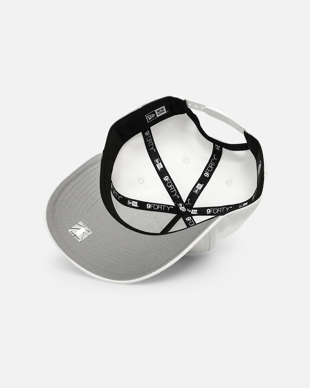 New Era New Era Chicago Bulls 'White/Grey Undervisor' 9FORTY A-Frame Snapback White/White