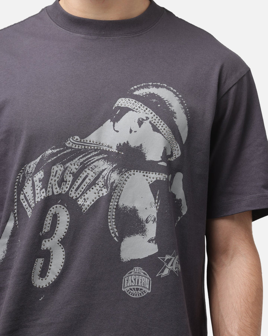 MITCHELL & NESS Mitchell & Ness Philadelphia 76ers Allen Iverson Studded Tips T-Shirt Washed Black